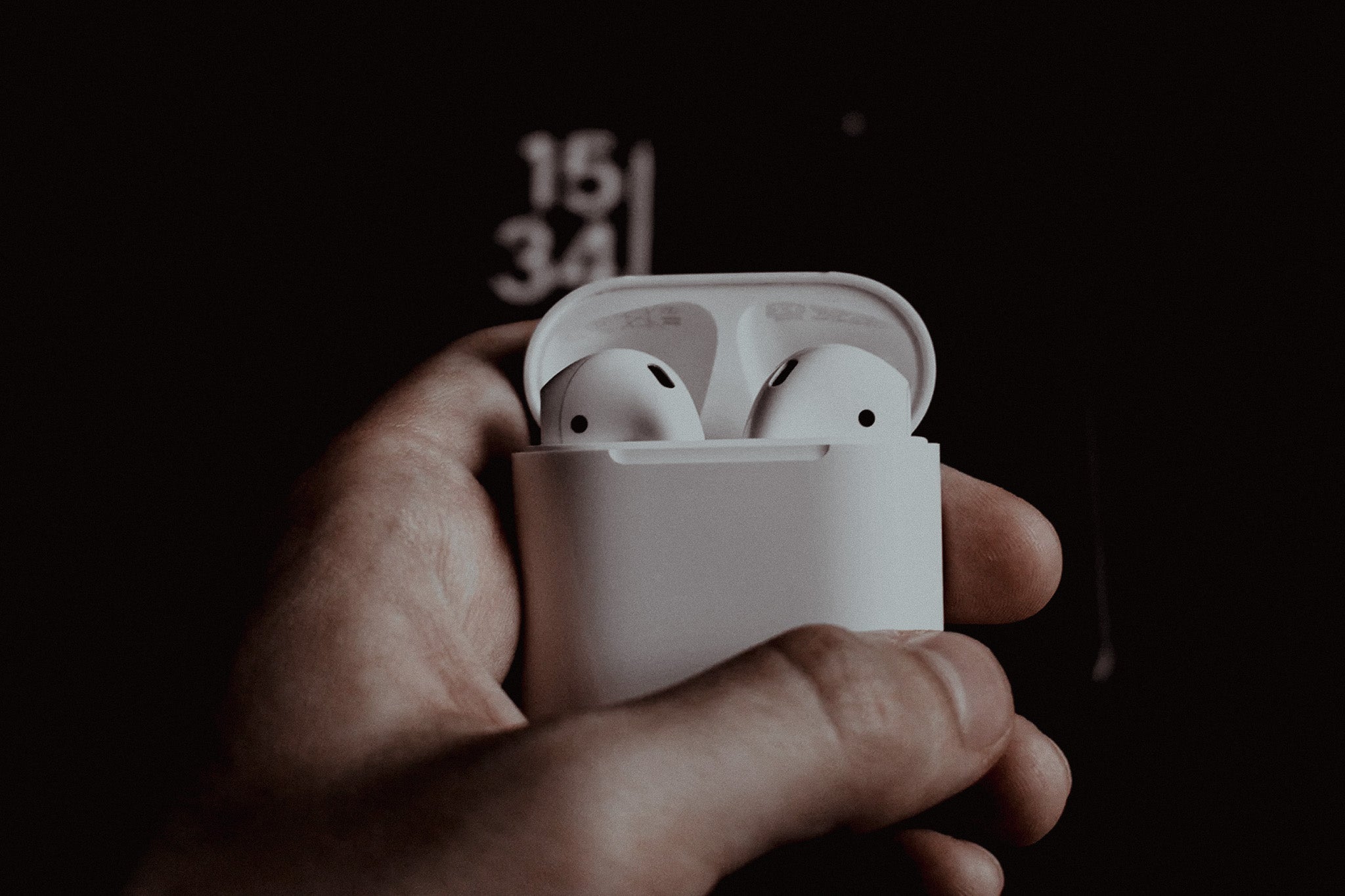 Self Vanishing Headphones by Ellusionist | Ellusionist