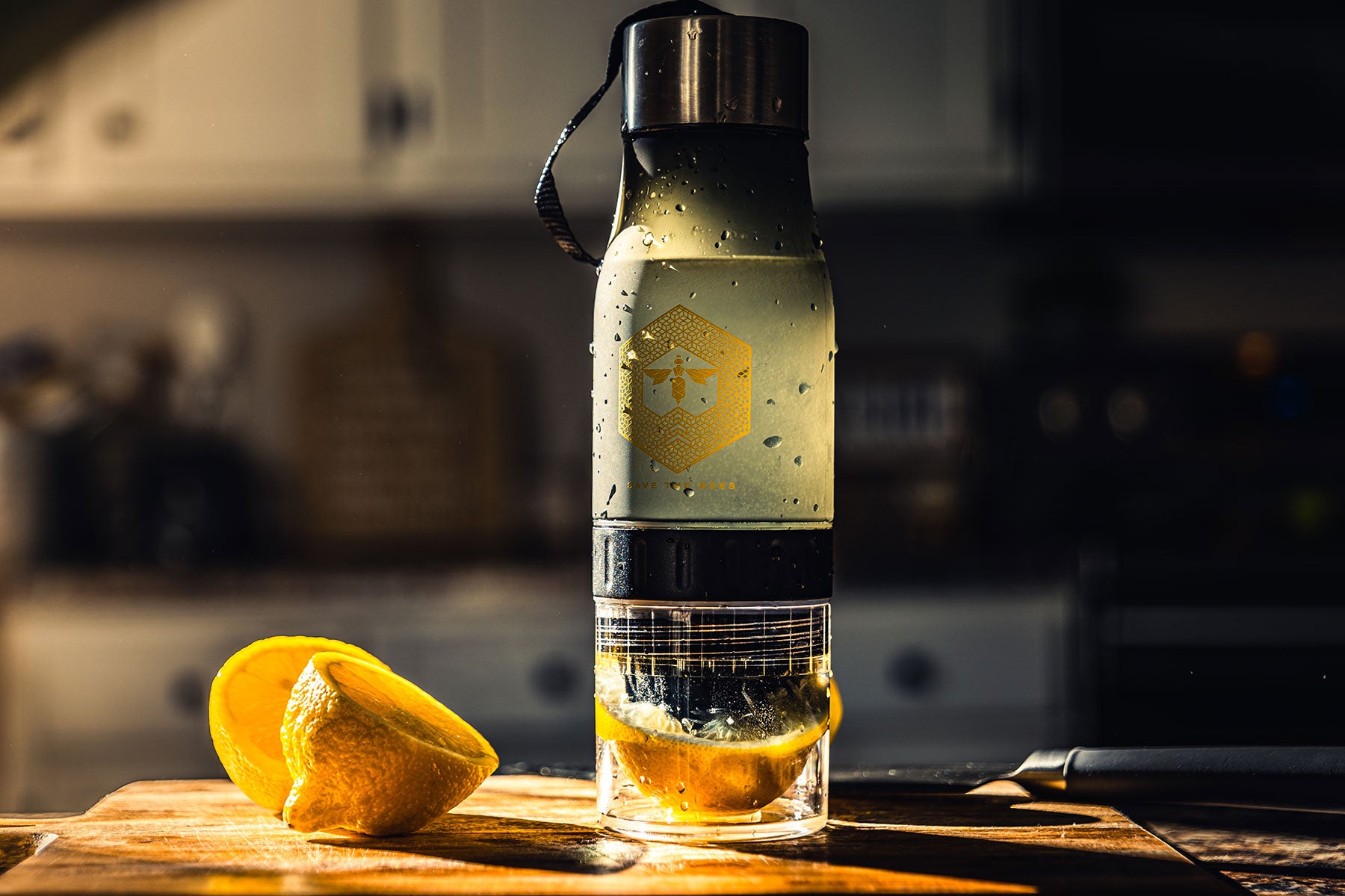 Queen Bee Water Infusion Bottle by Ellusionist | Ellusionist